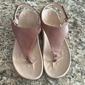 Cute summer sandals 🌻🌻 new without tags 🌻🌻